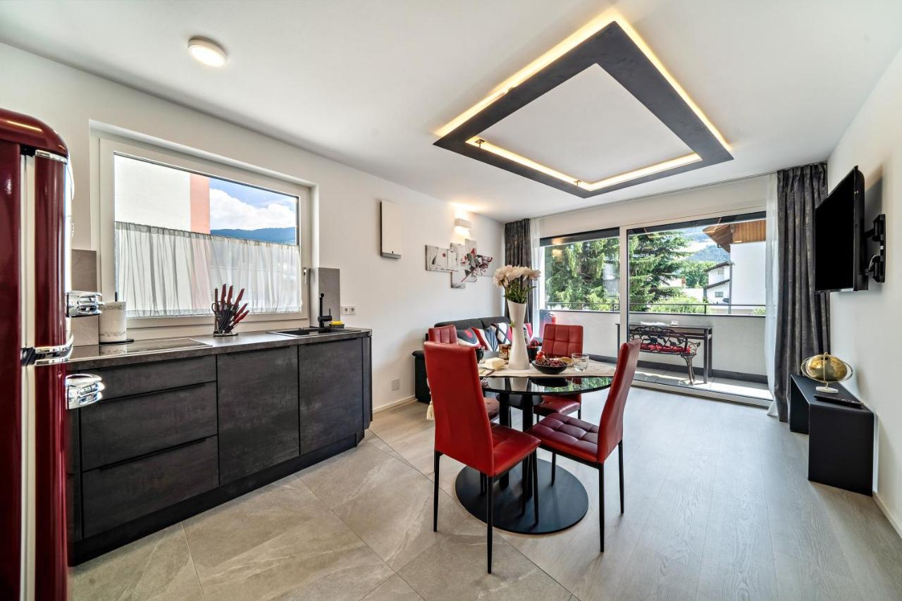 Apartment Il Cuore Rosso Naturns Bagian luar foto
