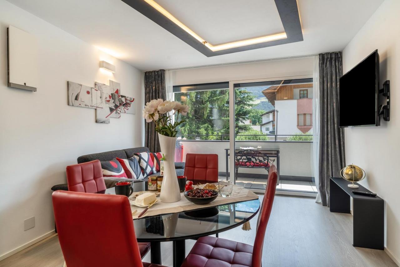 Apartment Il Cuore Rosso Naturns Bagian luar foto